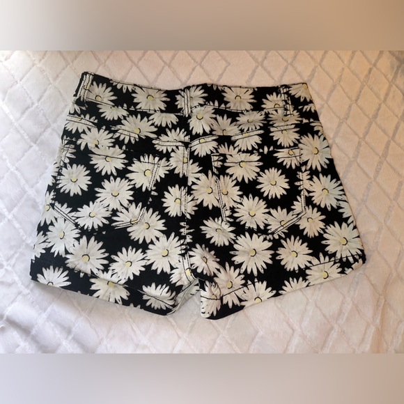 🖤🌼DAISY SHORTS SIZE 5 - Picture 5 of 7